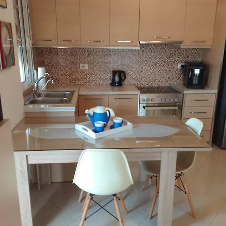 Alexandros Apartment *